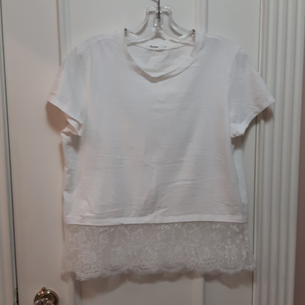 🛍️ White t shirt with lace underlay - Picture 1 of 5